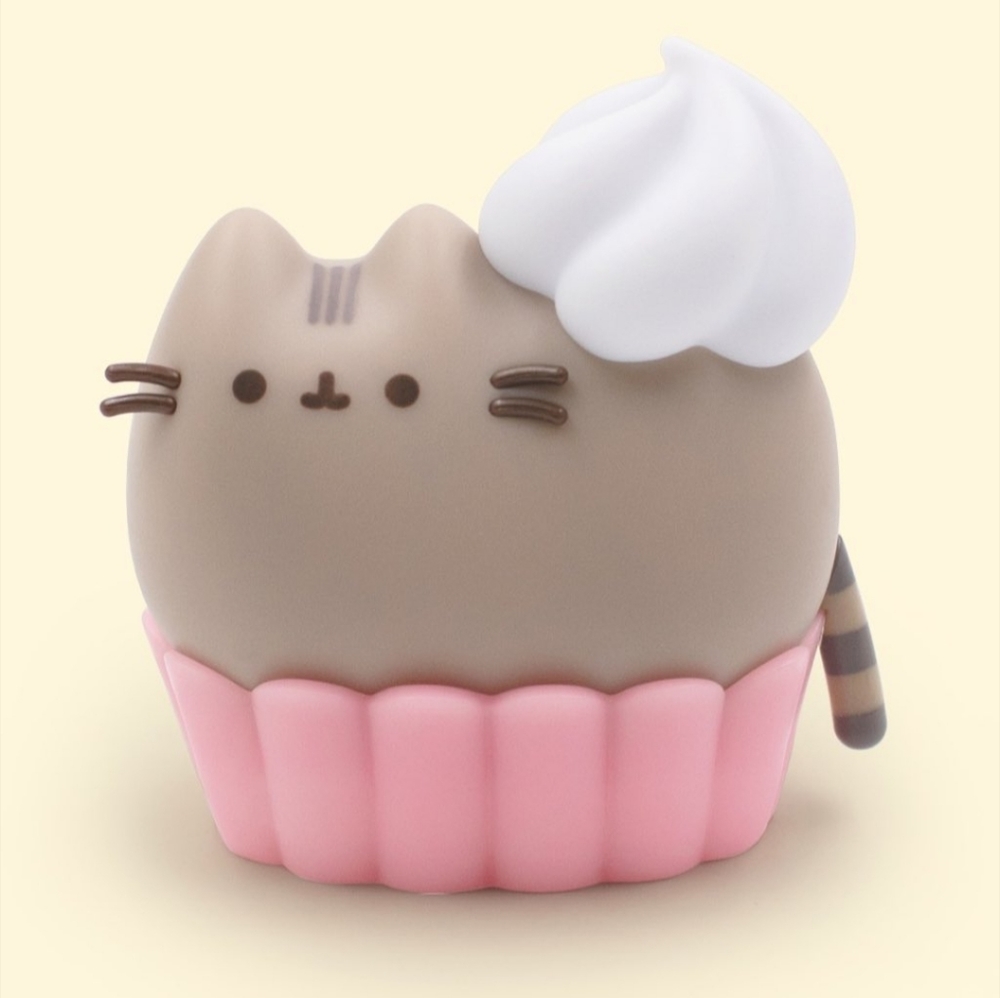 NWT Pusheen Box Exclusive Cupcake Vinyl Figure